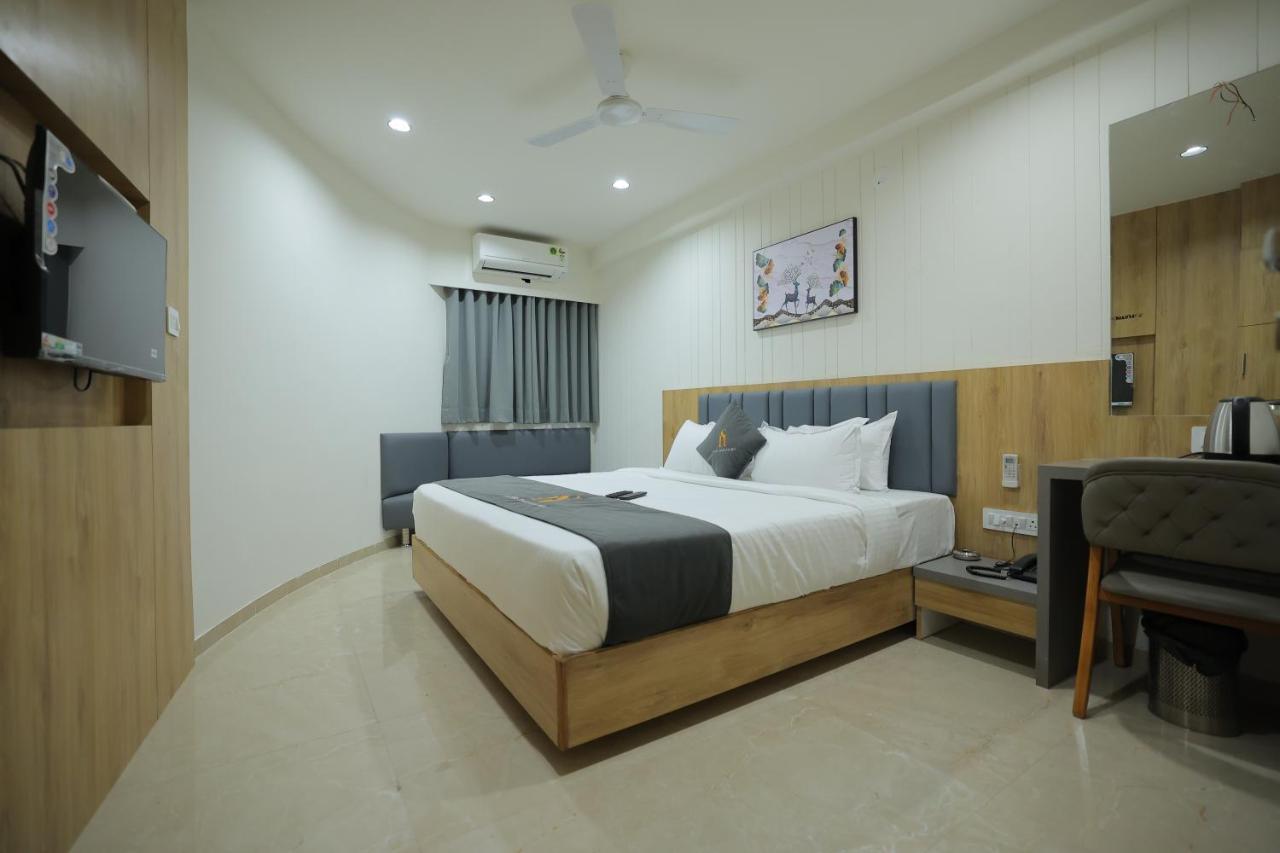 Hotel Shayan Inn Rajkot Exterior foto